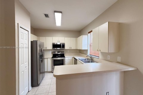 Adosado en alquiler en Homestead, Florida, 3 dormitorios, 155.98 m2 № 1939318 - foto 12