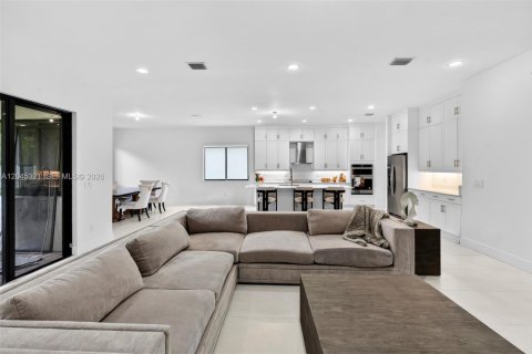 Casa en venta en Miramar, Florida, 4 dormitorios, 337.89 m2 № 2173222 - foto 13