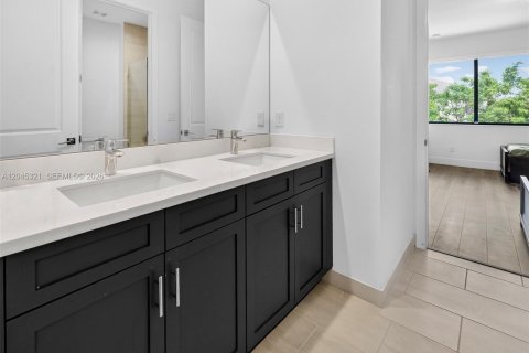 Casa en venta en Miramar, Florida, 4 dormitorios, 337.89 m2 № 2173222 - foto 22