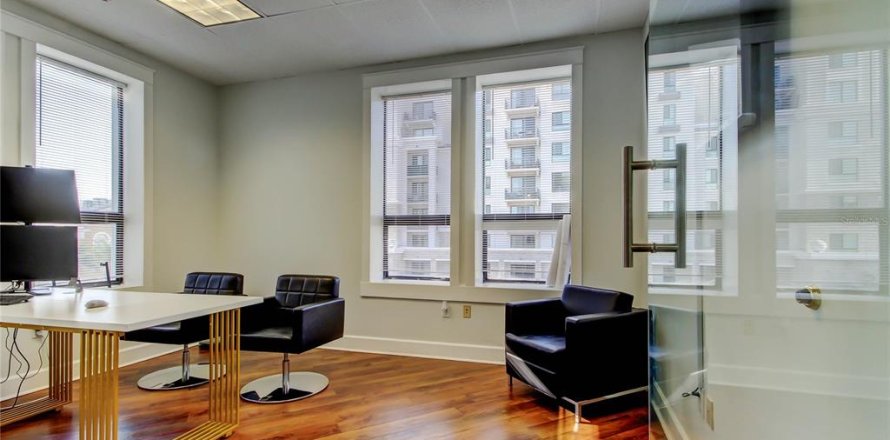 Immobilier commercial à Tampa, Floride 66.05 m2 № 1677264
