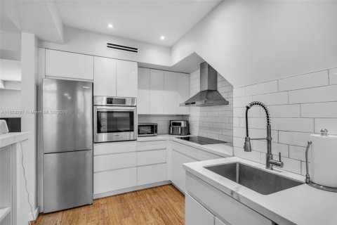 Condominio en venta en Miami Beach, Florida, 2 dormitorios, 70.61 m2 № 1806404 - foto 4