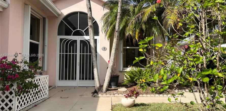 House in Hobe Sound, Florida 3 bedrooms, 187.38 sq.m. № 2352718