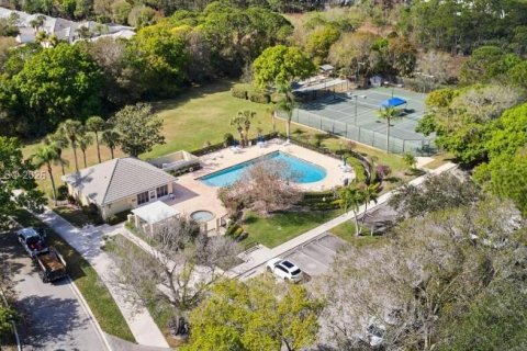 House in Hobe Sound, Florida 3 bedrooms, 187.38 sq.m. № 2352718 - photo 8