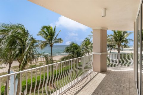 Снять в аренду кондоминиум в Лодердейл-бай-те-Си, Флорида 3 спальни, 371.89м2, № 2021581 - фото 3