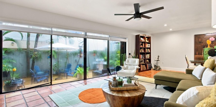 Touwnhouse à Miami, Floride 2 chambres, 119.57 m2 № 2275795