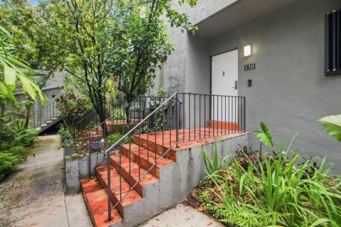 Touwnhouse à vendre à Miami, Floride: 2 chambres, 119.57 m2 № 2275795 - photo 5
