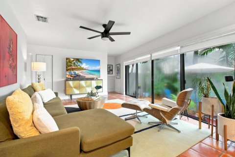 Touwnhouse à vendre à Miami, Floride: 2 chambres, 119.57 m2 № 2275795 - photo 15