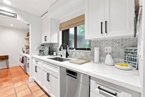 Touwnhouse à vendre à Miami, Floride: 2 chambres, 119.57 m2 № 2275795 - photo 11