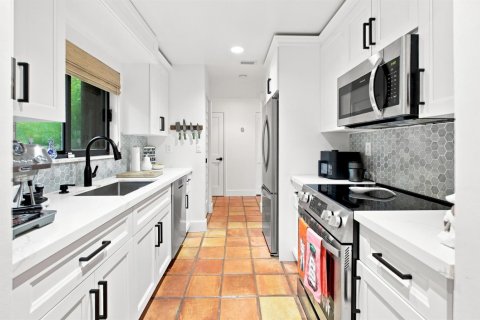 Touwnhouse à vendre à Miami, Floride: 2 chambres, 119.57 m2 № 2275795 - photo 12