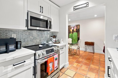 Touwnhouse à vendre à Miami, Floride: 2 chambres, 119.57 m2 № 2275795 - photo 9