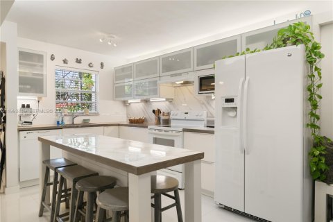 Townhouse in Key Largo, Florida 2 bedrooms, 95.13 sq.m. № 2055660