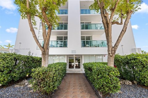 Condominio en venta en Miami Beach, Florida, 1 dormitorio, 53.7 m2 № 1865749 - foto 1