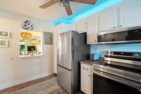 Condo in Pembroke Pines, Florida, 2 bedrooms  № 2081607 - photo 4