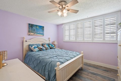 Condo in Pembroke Pines, Florida, 2 bedrooms  № 2081607 - photo 17