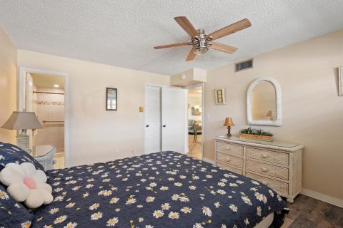 Condo in Pembroke Pines, Florida, 2 bedrooms  № 2081607 - photo 15