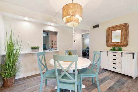 Condo in Pembroke Pines, Florida, 2 bedrooms  № 2081607 - photo 9