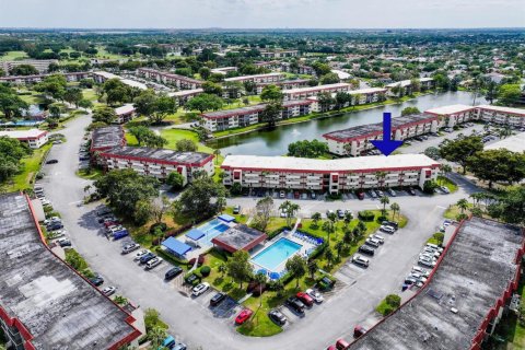 Condo in Pembroke Pines, Florida, 2 bedrooms  № 2081607 - photo 21