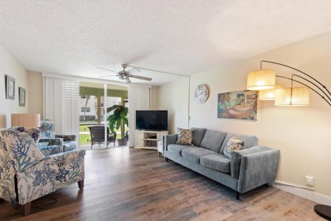 Condo in Pembroke Pines, Florida, 2 bedrooms № 2081607