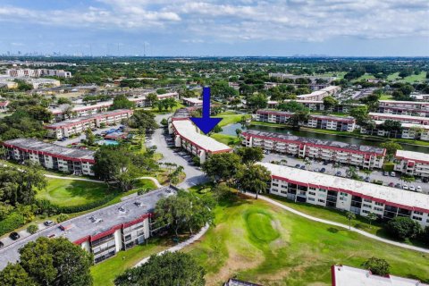 Condo in Pembroke Pines, Florida, 2 bedrooms  № 2081607 - photo 22