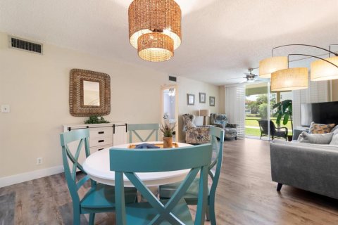 Condo in Pembroke Pines, Florida, 2 bedrooms  № 2081607 - photo 11