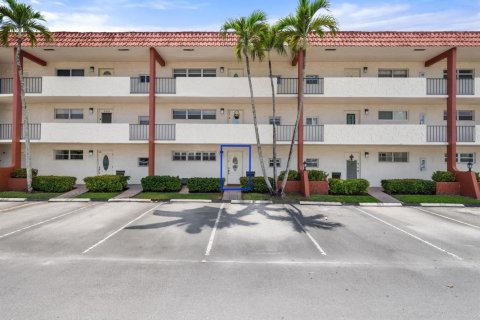 Condo in Pembroke Pines, Florida, 2 bedrooms  № 2081607 - photo 7