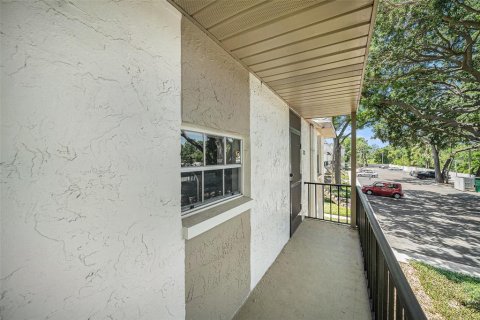 Copropriété à louer à Brandon, Floride: 2 chambres, 101.26 m2 № 1722453 - photo 11