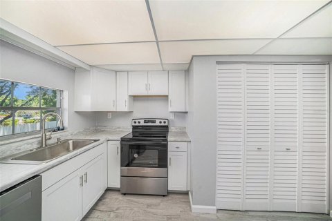 Copropriété à louer à Brandon, Floride: 2 chambres, 101.26 m2 № 1722453 - photo 2