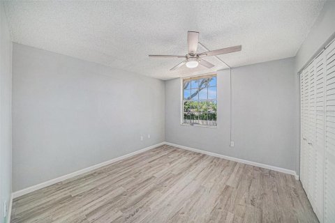 Copropriété à louer à Brandon, Floride: 2 chambres, 101.26 m2 № 1722453 - photo 6