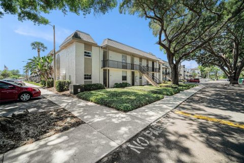 Copropriété à louer à Brandon, Floride: 2 chambres, 101.26 m2 № 1722453 - photo 15