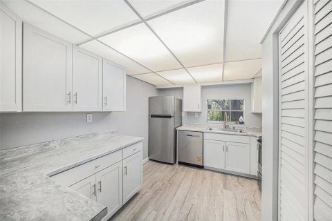 Copropriété à louer à Brandon, Floride: 2 chambres, 101.26 m2 № 1722453 - photo 3