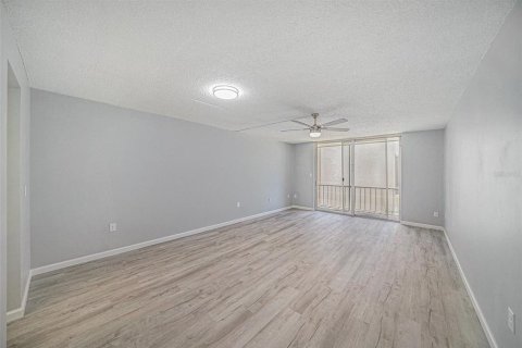 Copropriété à louer à Brandon, Floride: 2 chambres, 101.26 m2 № 1722453 - photo 4