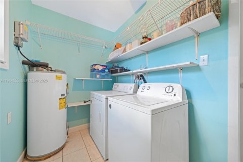 Casa en venta en Miami, Florida, 4 dormitorios, 145.86 m2 № 2029622 - foto 30