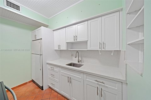 Casa en venta en Miami, Florida, 4 dormitorios, 145.86 m2 № 2029622 - foto 12
