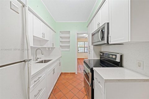 Casa en venta en Miami, Florida, 4 dormitorios, 145.86 m2 № 2029622 - foto 10
