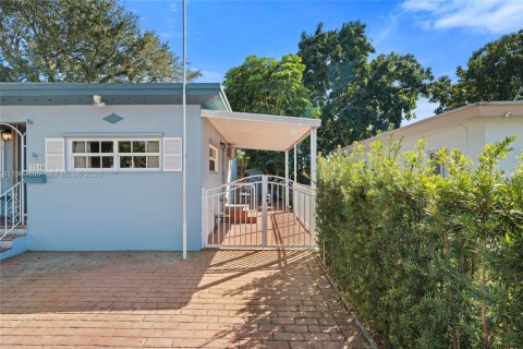 Casa en venta en Miami, Florida, 4 dormitorios, 145.86 m2 № 2029622 - foto 24