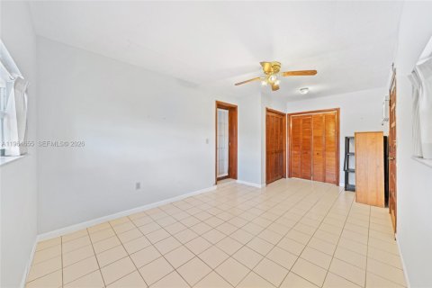 Casa en venta en Miami, Florida, 4 dormitorios, 145.86 m2 № 2029622 - foto 27