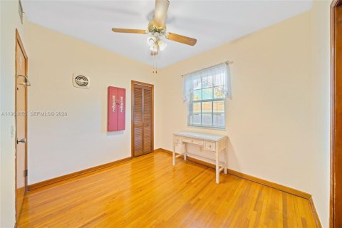 Casa en venta en Miami, Florida, 4 dormitorios, 145.86 m2 № 2029622 - foto 21