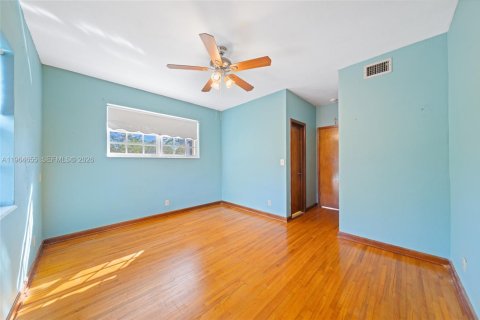 Casa en venta en Miami, Florida, 4 dormitorios, 145.86 m2 № 2029622 - foto 17