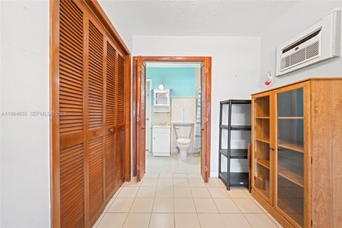Casa en venta en Miami, Florida, 4 dormitorios, 145.86 m2 № 2029622 - foto 28