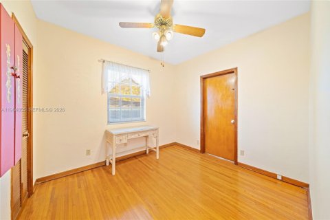 Casa en venta en Miami, Florida, 4 dormitorios, 145.86 m2 № 2029622 - foto 20