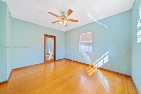 Casa en venta en Miami, Florida, 4 dormitorios, 145.86 m2 № 2029622 - foto 16
