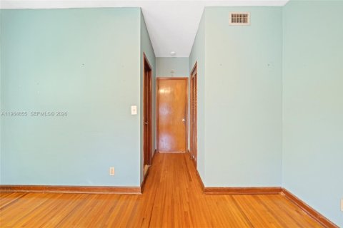Casa en venta en Miami, Florida, 4 dormitorios, 145.86 m2 № 2029622 - foto 18