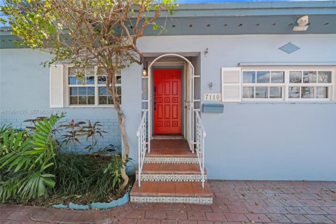 Casa en venta en Miami, Florida, 4 dormitorios, 145.86 m2 № 2029622 - foto 2