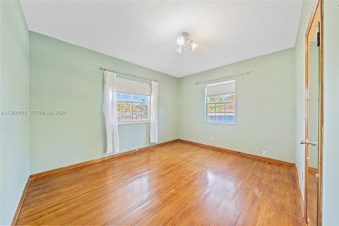 Casa en venta en Miami, Florida, 4 dormitorios, 145.86 m2 № 2029622 - foto 23