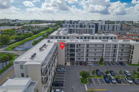 Снять в аренду кондоминиум в Дорал, Флорида 3 спальни, 123.93м2, № 1947447 - фото 3