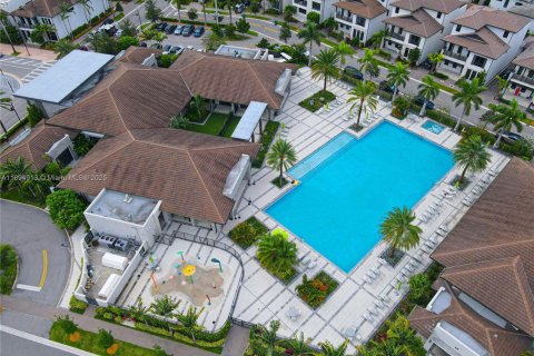 Снять в аренду кондоминиум в Дорал, Флорида 3 спальни, 123.93м2, № 1947447 - фото 7