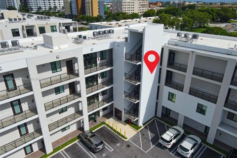 Снять в аренду кондоминиум в Дорал, Флорида 3 спальни, 123.93м2, № 1947447 - фото 2