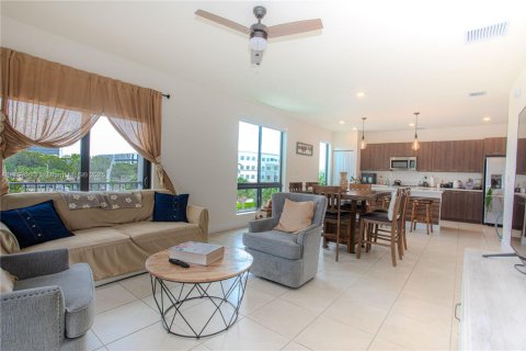 Снять в аренду кондоминиум в Дорал, Флорида 3 спальни, 123.93м2, № 1947447 - фото 16