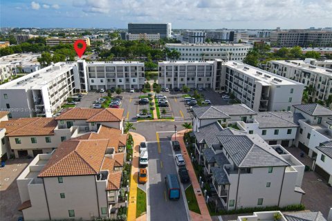 Снять в аренду кондоминиум в Дорал, Флорида 3 спальни, 123.93м2, № 1947447 - фото 4