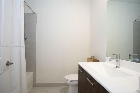 Снять в аренду кондоминиум в Дорал, Флорида 3 спальни, 123.93м2, № 1947447 - фото 30